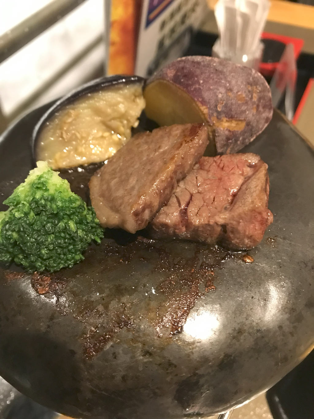 新潟県・岩室温泉「ゆもとや」村上牛陶板焼き